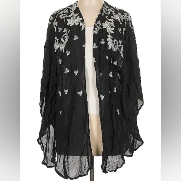 NWOT Boho Black Kimono Wrap With White Embroidered Floral 1x Oversized - Picture 1 of 4